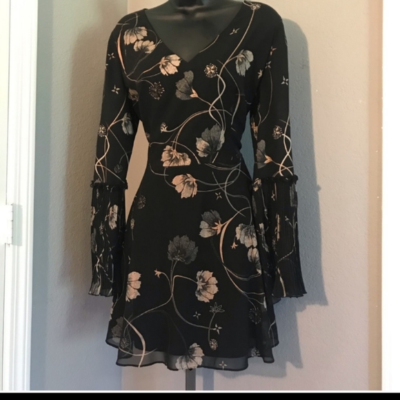 Chelsea28 Dresses & Skirts - Chelsea 28 floral dress